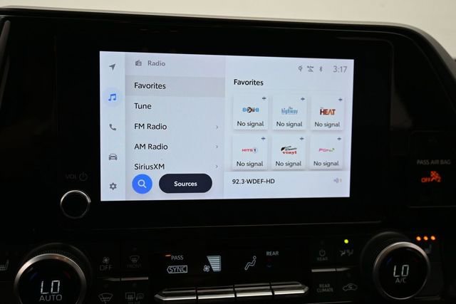 Used 2024 Toyota Highlander XLE FWD image 19