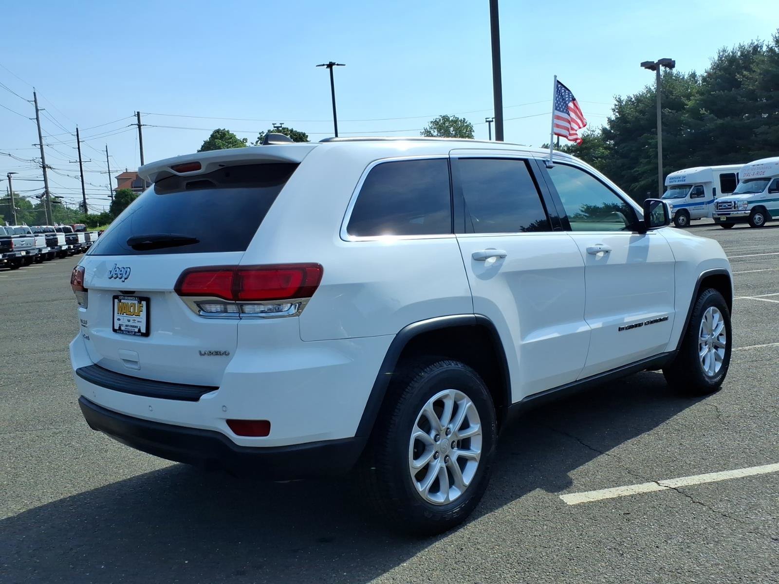 Used 2022 Jeep Grand Cherokee Laredo X AWD/4WD image 6