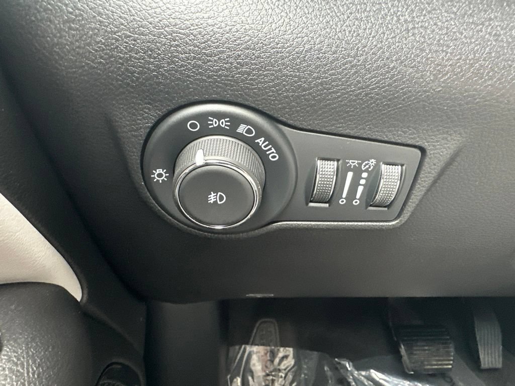 Used 2025 Jeep Compass Limited AWD/4WD image 37
