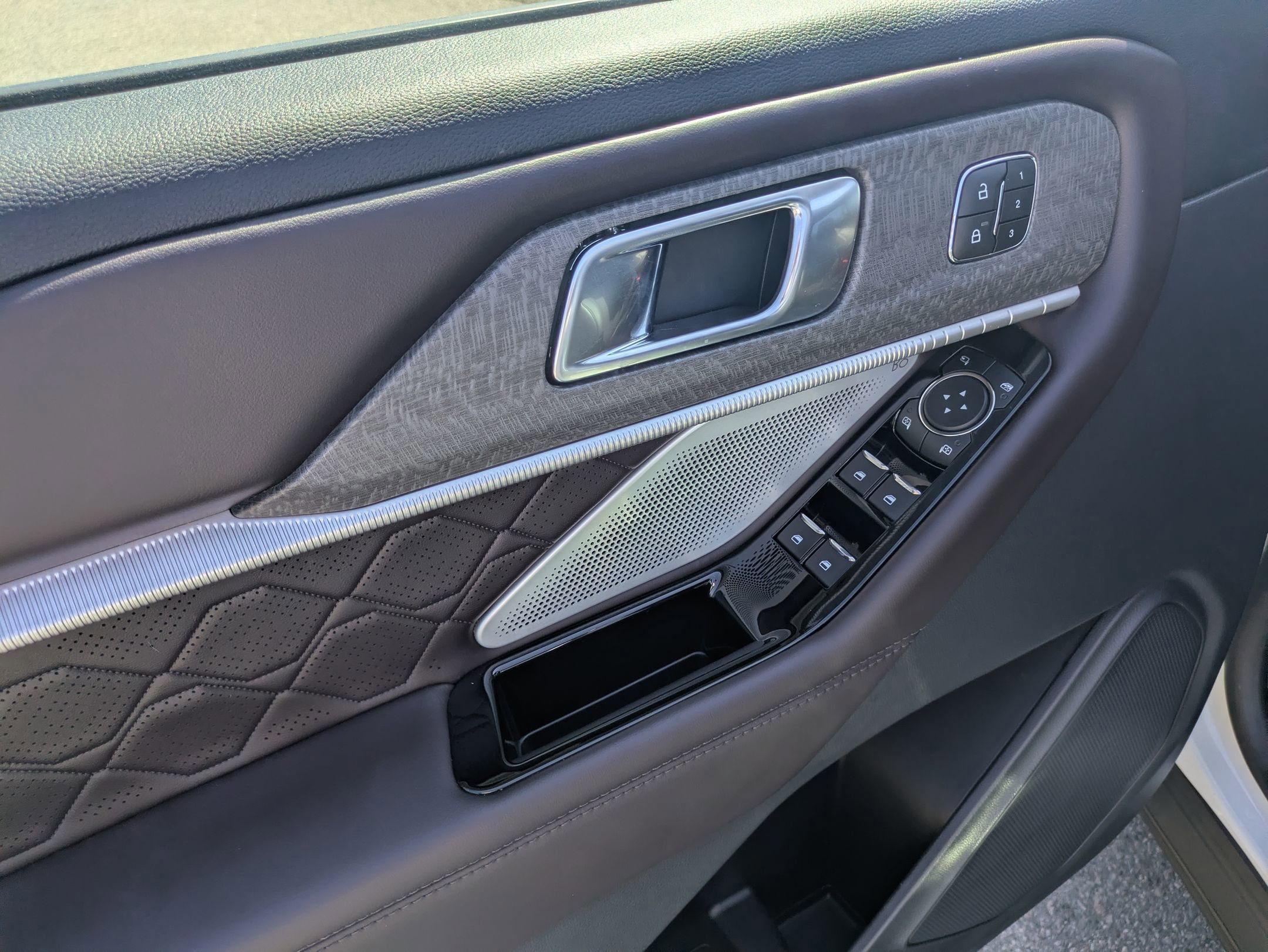 Certified 2025 Ford Explorer Platinum w/ Ultimate Package image 13