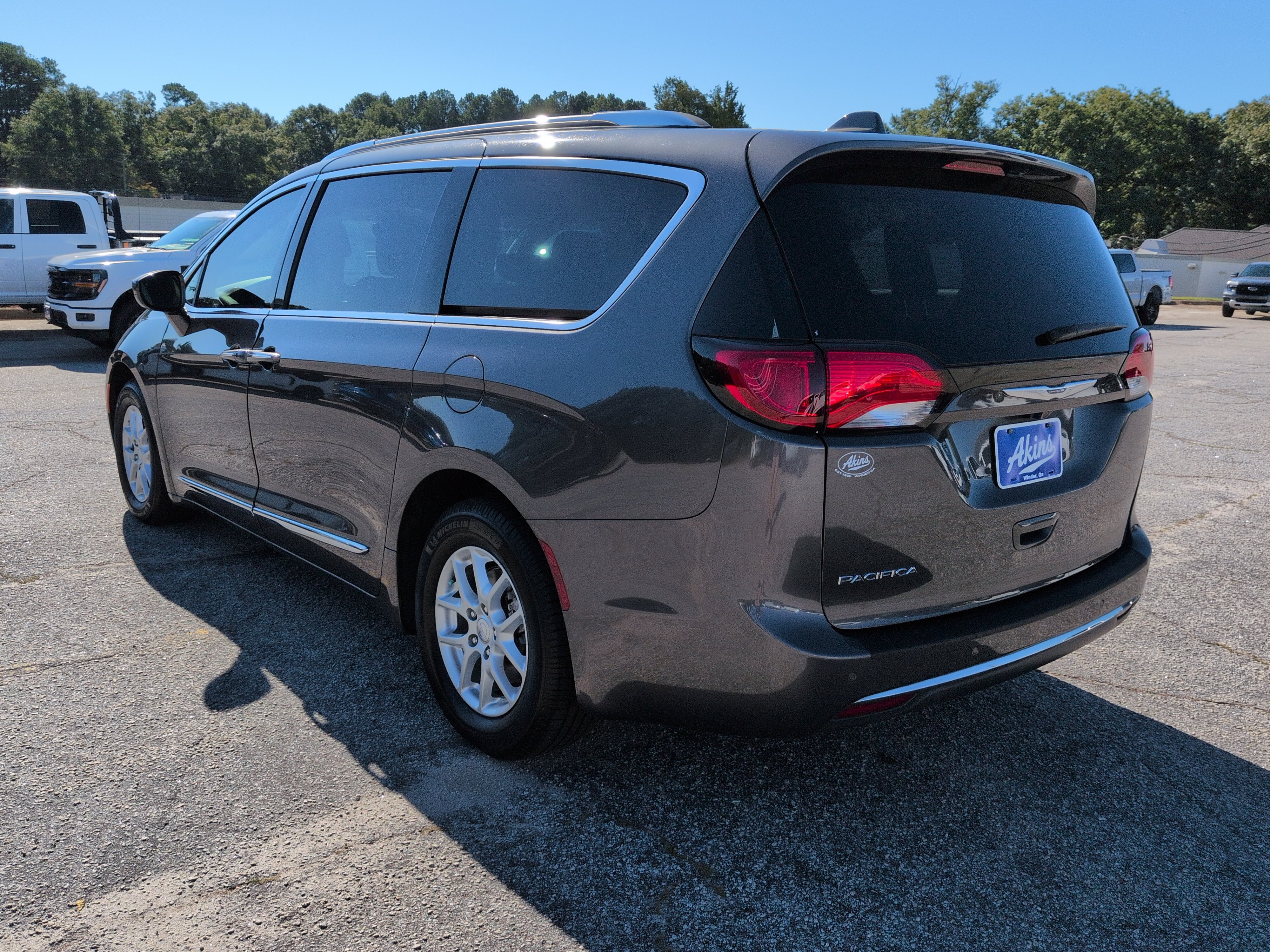 Used 2020 Chrysler Pacifica Touring-L FWD image 5