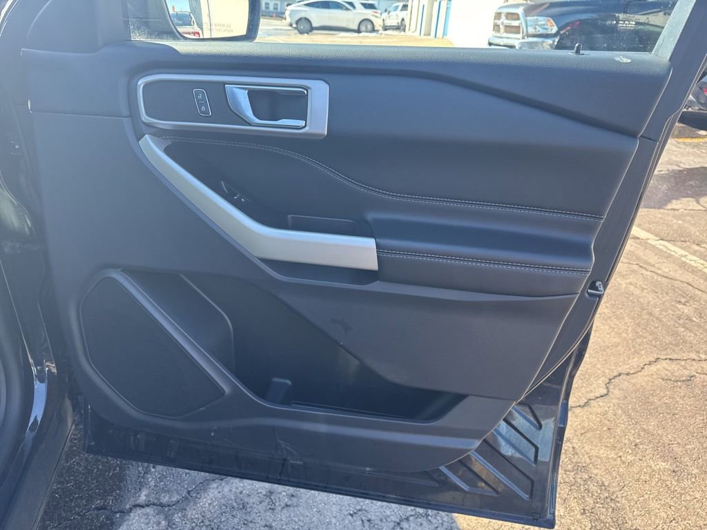 Certified 2022 Ford Explorer XLT w/ Equipment Group 202A image 37