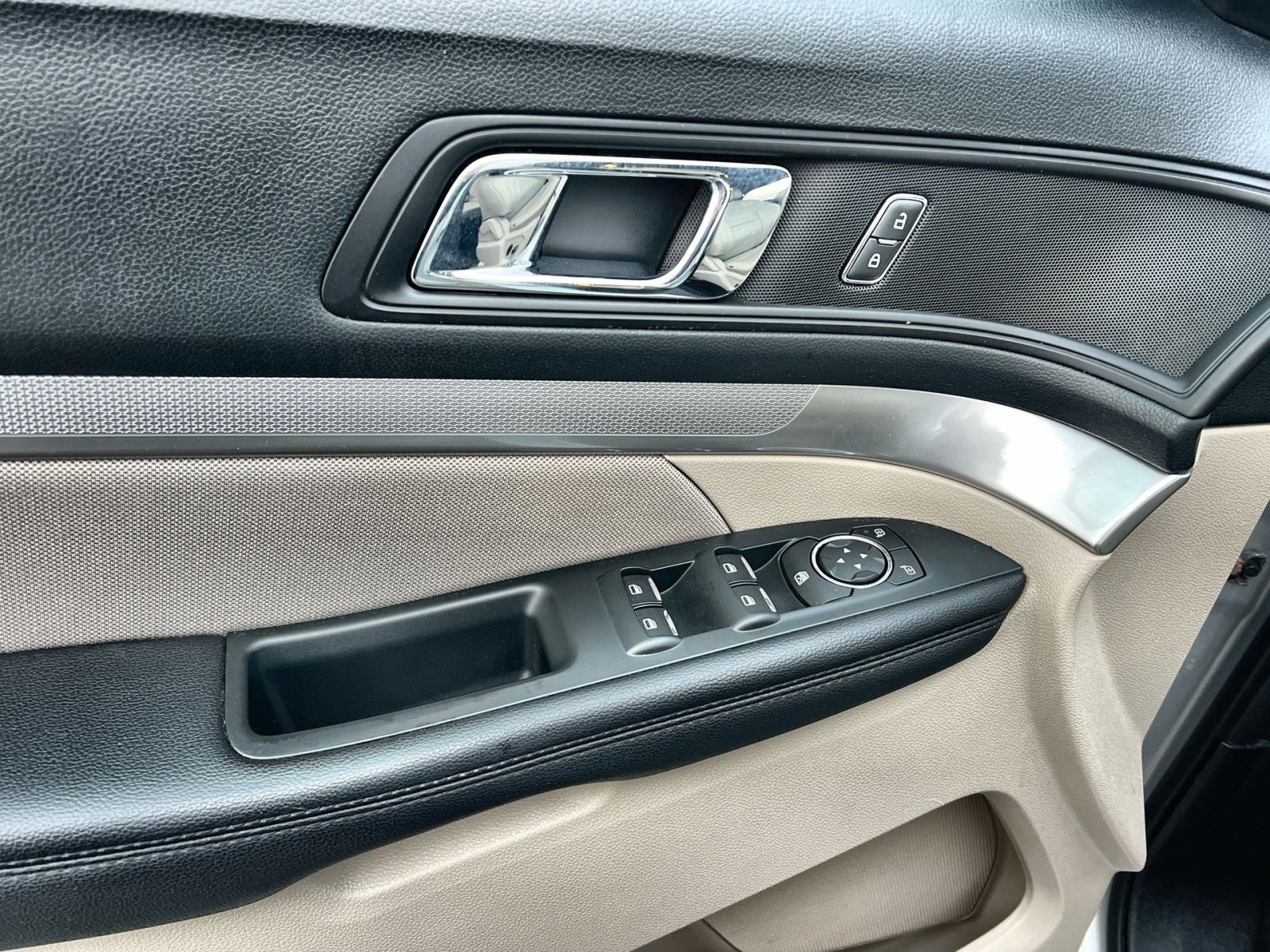 Certified 2019 Ford Explorer 4WD w/ Class III Trailer Tow Package image 15