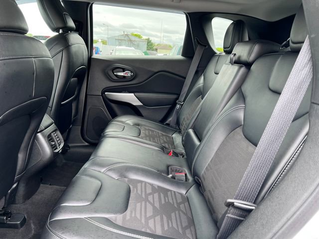 Used 2022 Jeep Cherokee Latitude w/ Sun & Sound Group AWD/4WD image 5