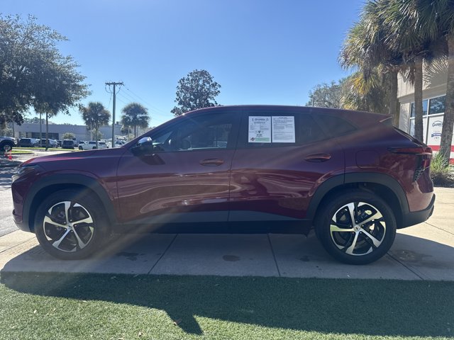 Used 2025 Chevrolet Trax RS w/ Sunroof Package FWD image 8