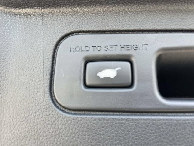 Used 2025 Honda Pilot Touring image 12