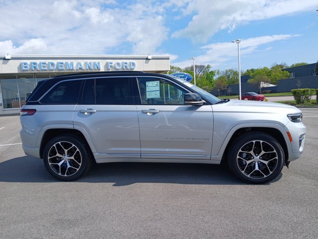 Used 2025 Jeep Grand Cherokee Summit AWD/4WD image 3