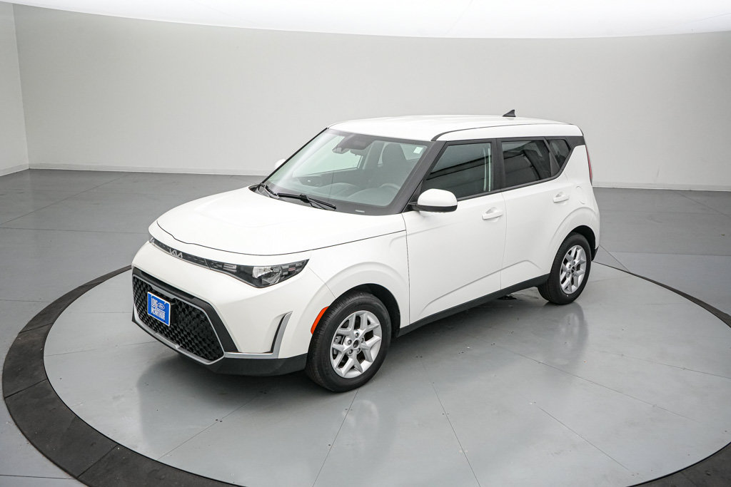 Used 2025 Kia Soul LX w/ LX Technology Package FWD image 8