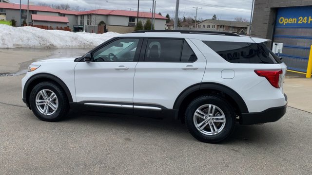 Certified 2024 Ford Explorer XLT w/ Equipment Group 202A AWD/4WD image 7