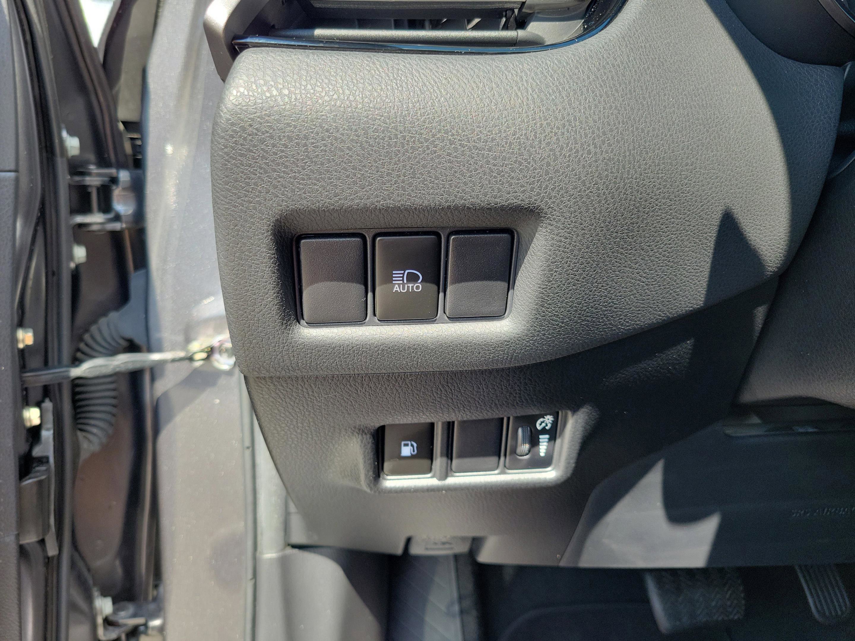 Used 2021 Toyota C-HR Nightshade image 9