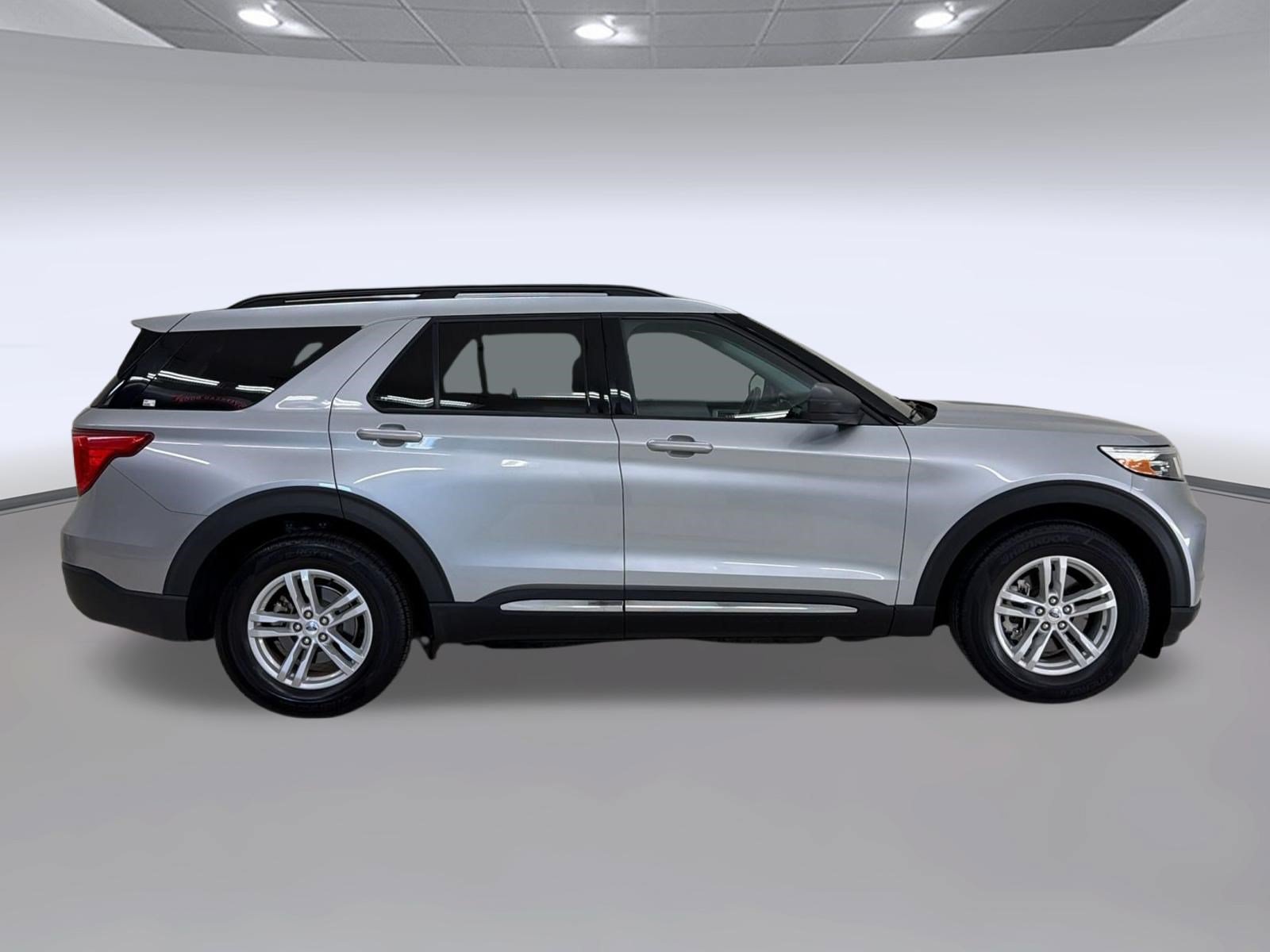 Certified 2023 Ford Explorer XLT w/ Equipment Group 202A RWD image 8