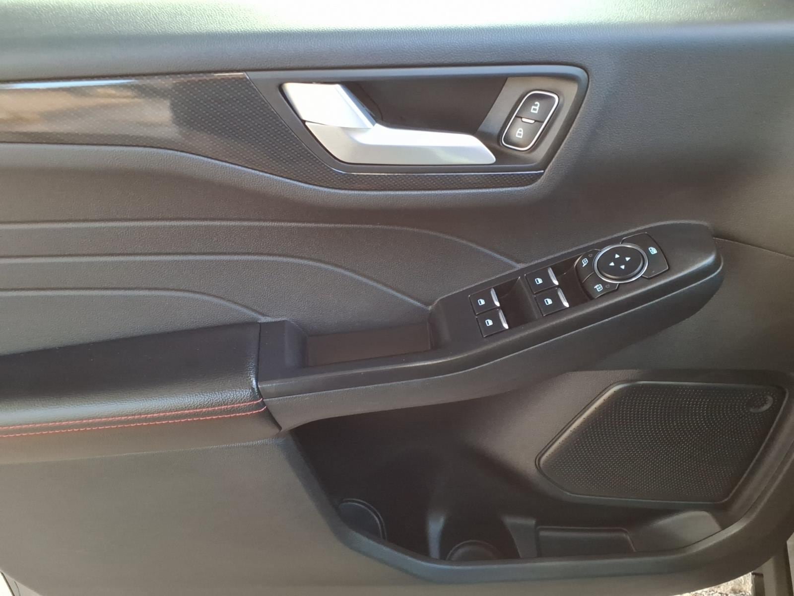 Certified 2025 Ford Escape ST-Line AWD/4WD image 8