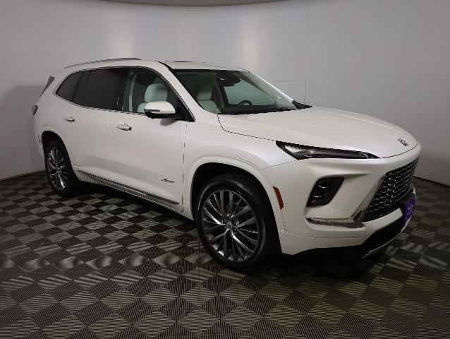 Used 2025 Buick Enclave Avenir w/ Trailering Package, 5000 lbs. AWD/4WD image 4