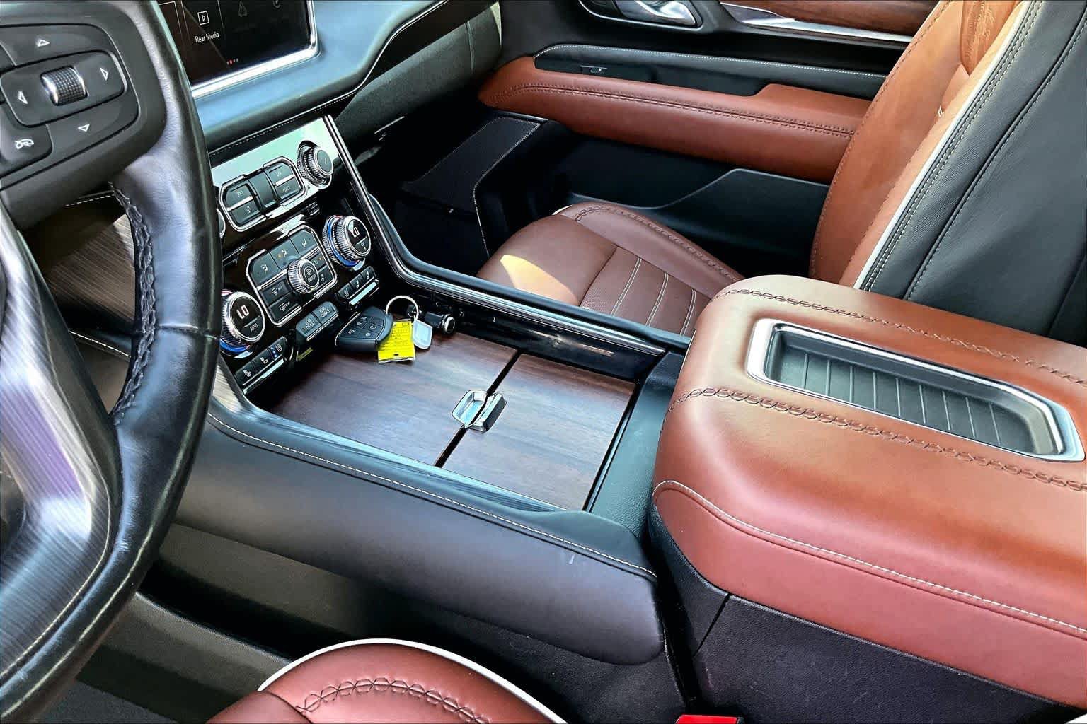 Used 2023 GMC Yukon Denali Ultimate AWD/4WD image 17