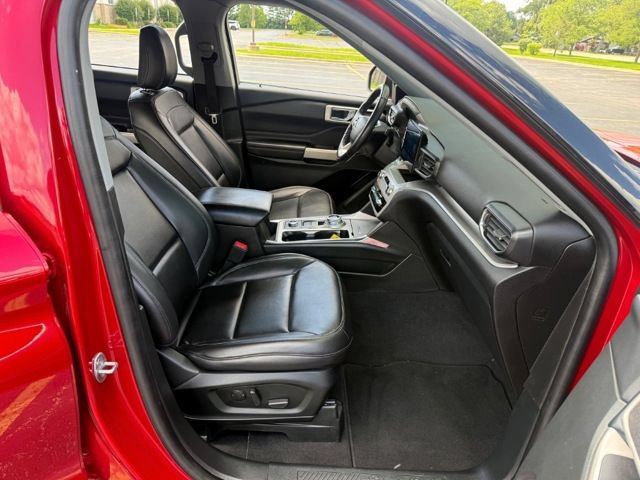 Certified 2022 Ford Explorer XLT w/ Equipment Group 202A AWD/4WD image 10