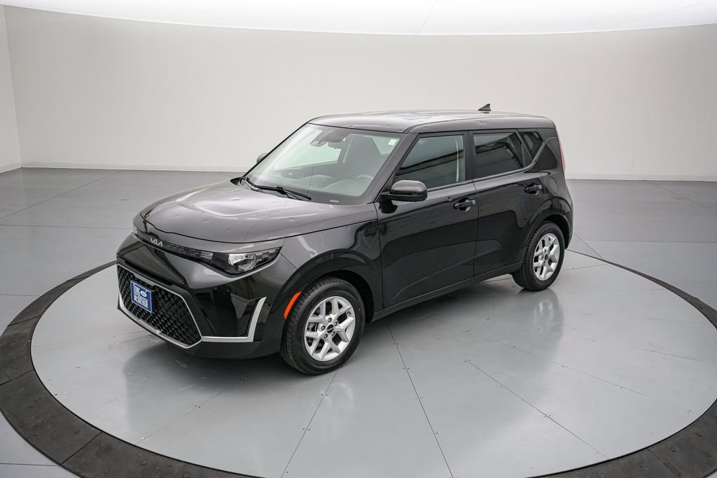Used 2025 Kia Soul LX FWD image 9