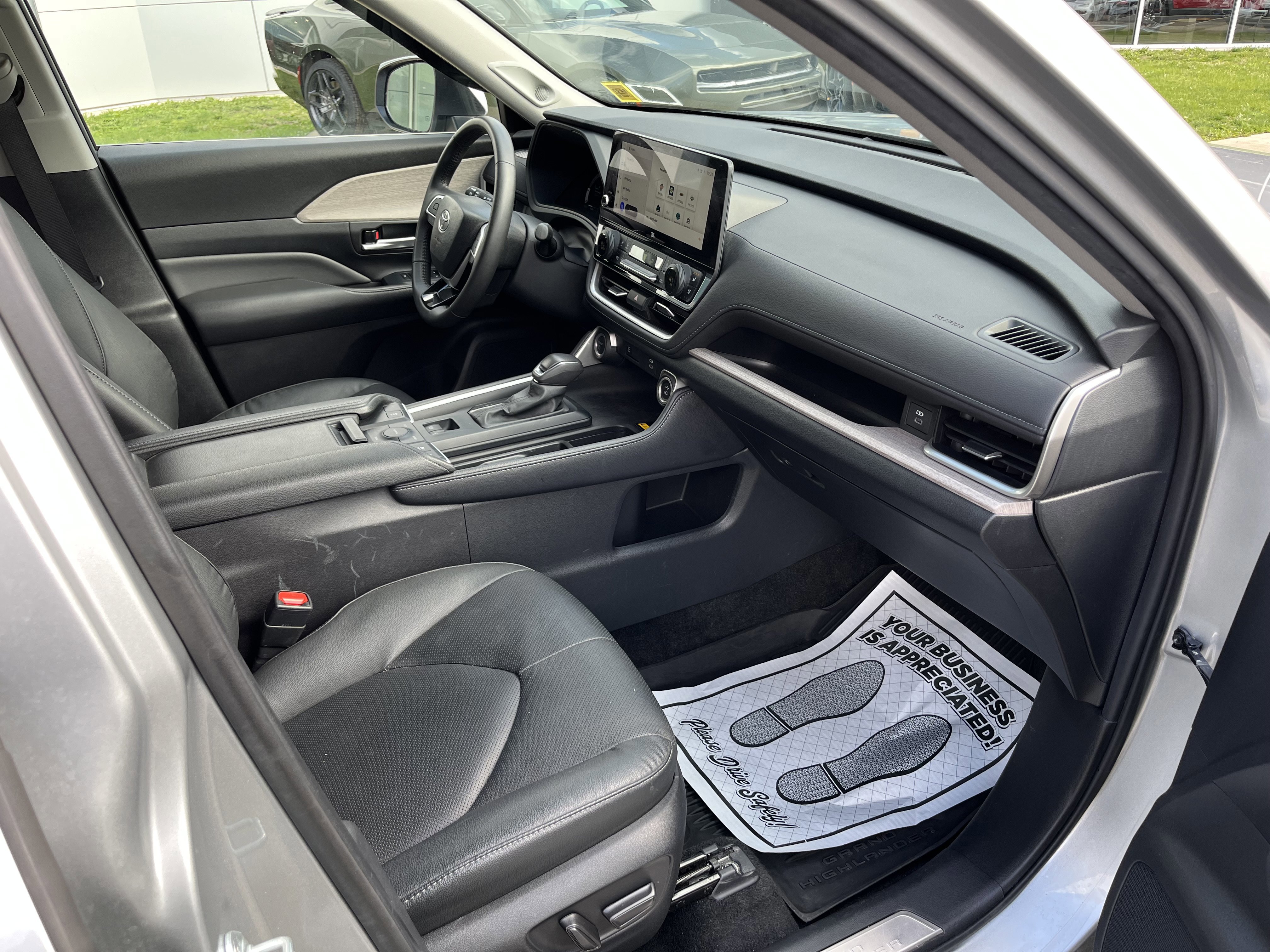 Used 2024 Toyota Grand Highlander AWD Hybrid image 11