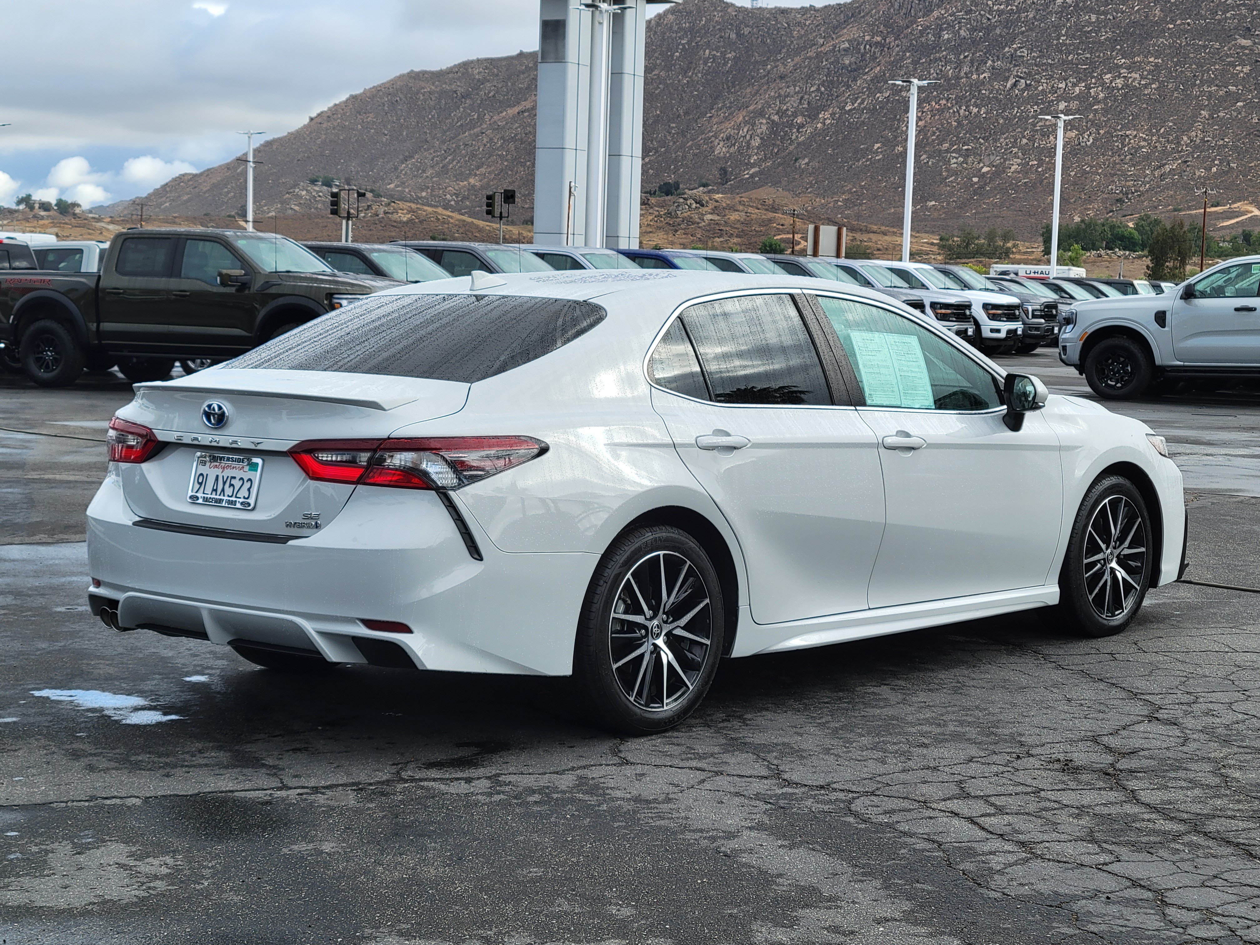 Used 2024 Toyota Camry SE w/ Audio Upgrade Package FWD image 2