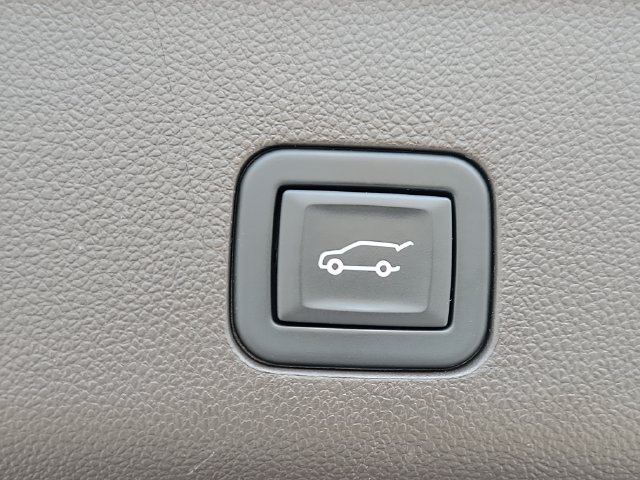 Used 2025 GMC Yukon XL Elevation RWD image 11