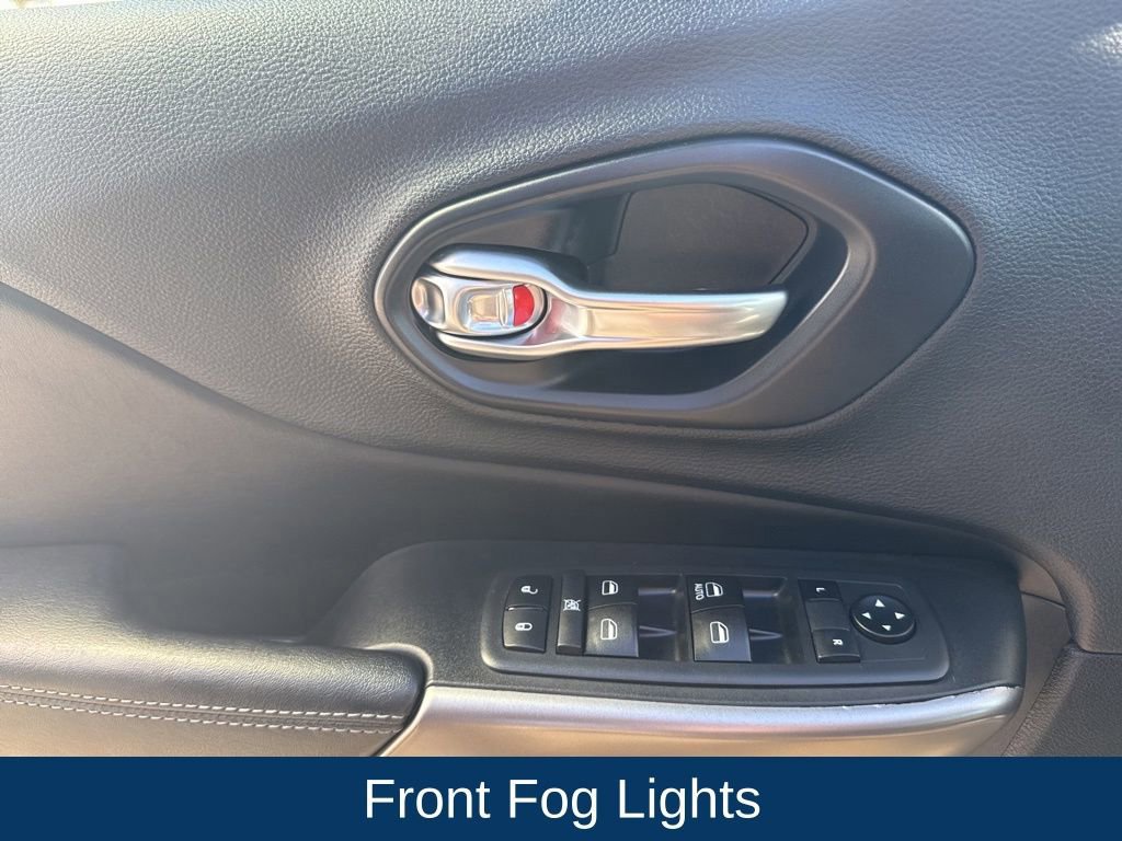 Used 2019 Jeep Cherokee Latitude w/ Popular Appearance Group image 13