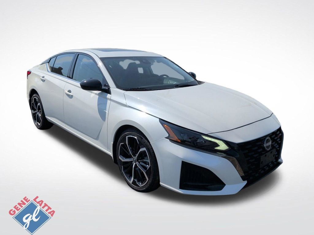 Used 2023 Nissan Altima 2.5 SR w/ SR Premium Package AWD/4WD image 1
