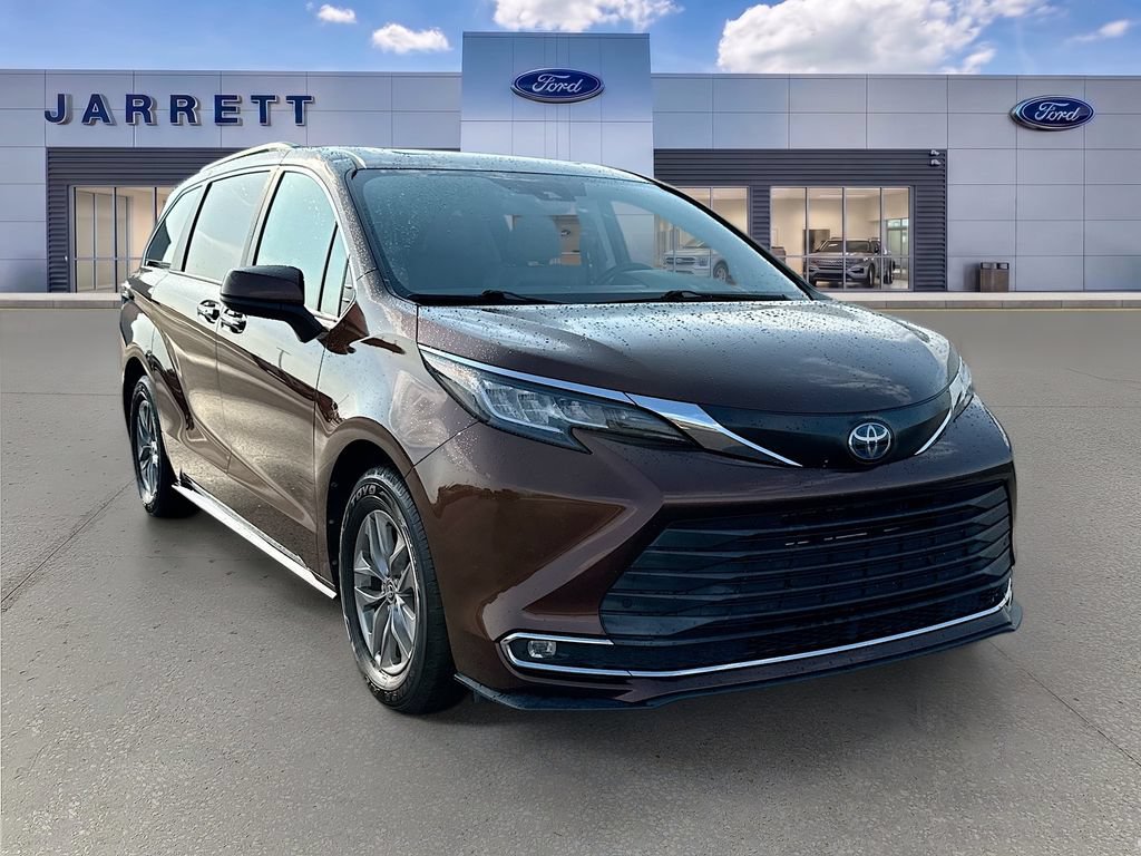 Used 2022 Toyota Sienna XLE w/ XLE Plus Package
