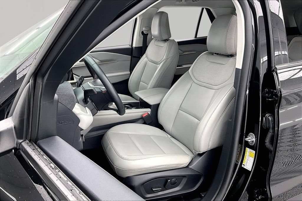 Certified 2025 Ford Explorer Active w/ Active Comfort Package AWD/4WD image 25