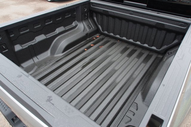 Used 2024 Chevrolet Colorado Z71 w/ Z71 Convenience Package 2 image 9