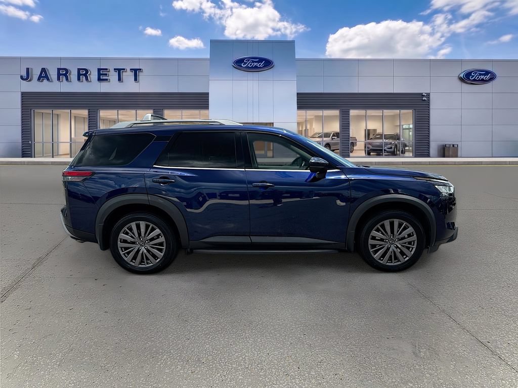 Used 2023 Nissan Pathfinder SL w/ SL Premium Package AWD/4WD image 9