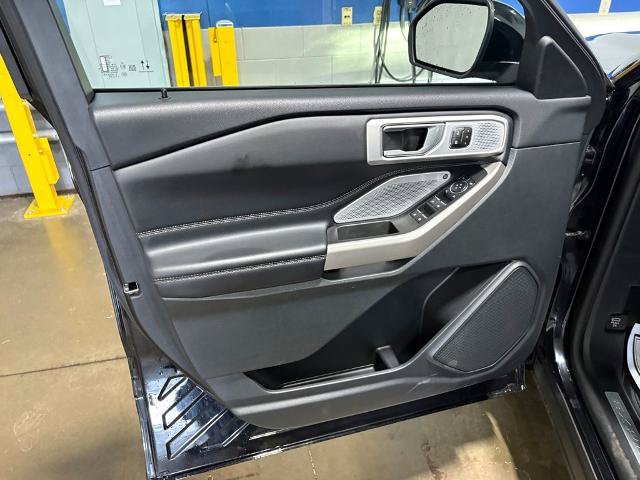 Certified 2023 Ford Explorer Limited w/ Limited Technology Package AWD/4WD image 17
