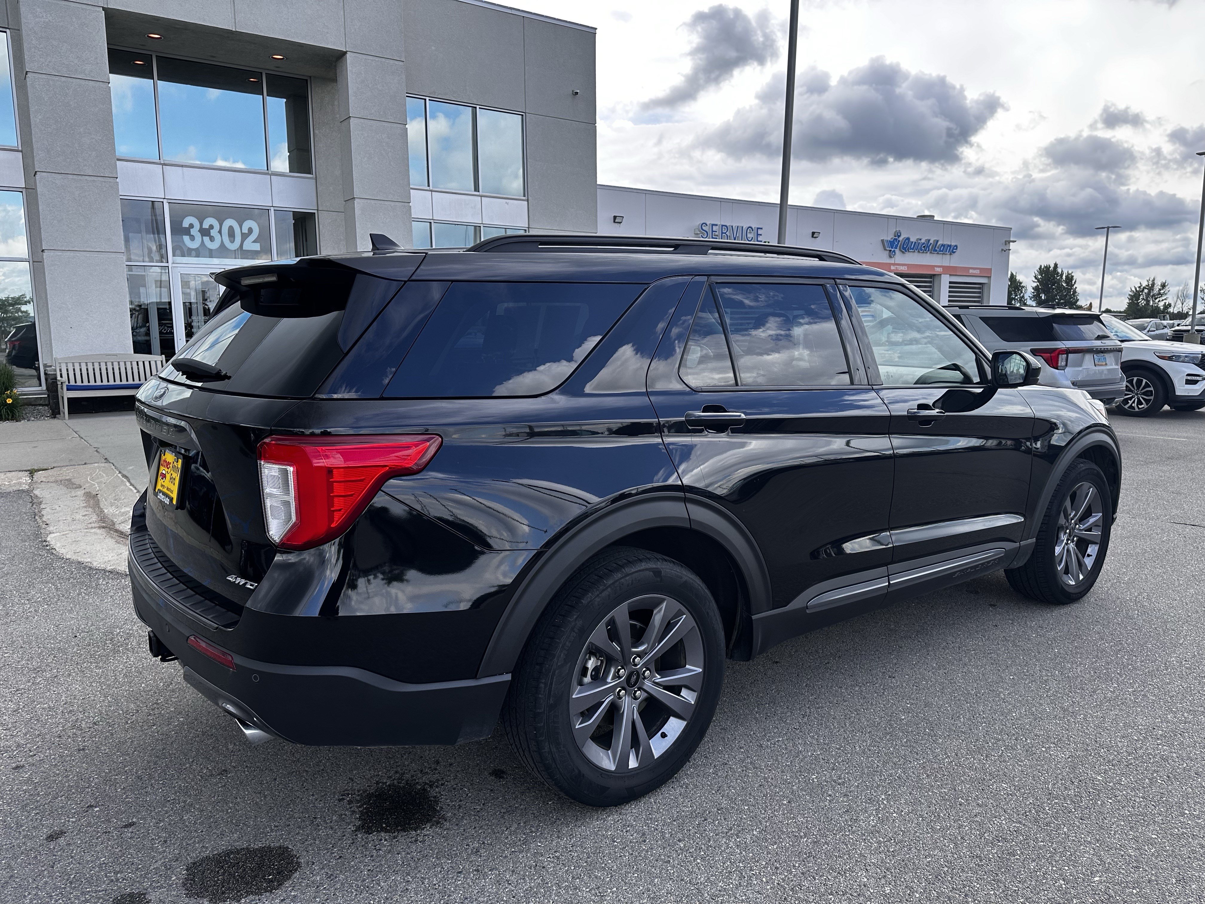Certified 2022 Ford Explorer XLT w/ Equipment Group 202A AWD/4WD image 7