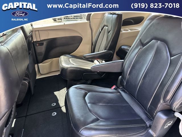 Used 2023 Chrysler Pacifica Touring-L FWD image 17