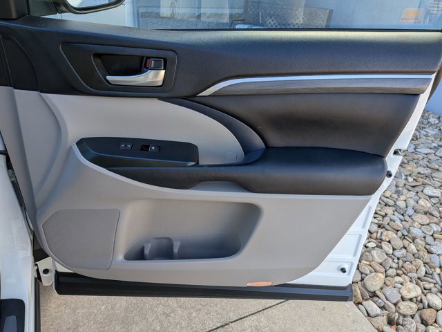 Used 2017 Toyota Highlander Limited image 37