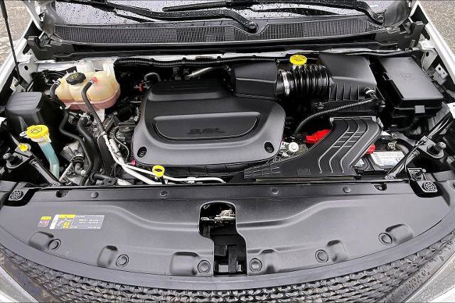 Used 2022 Chrysler Voyager LX image 13