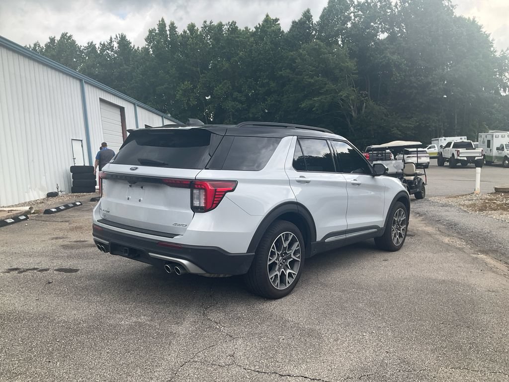 Certified 2025 Ford Explorer Platinum w/ Ultimate Package AWD/4WD image 5