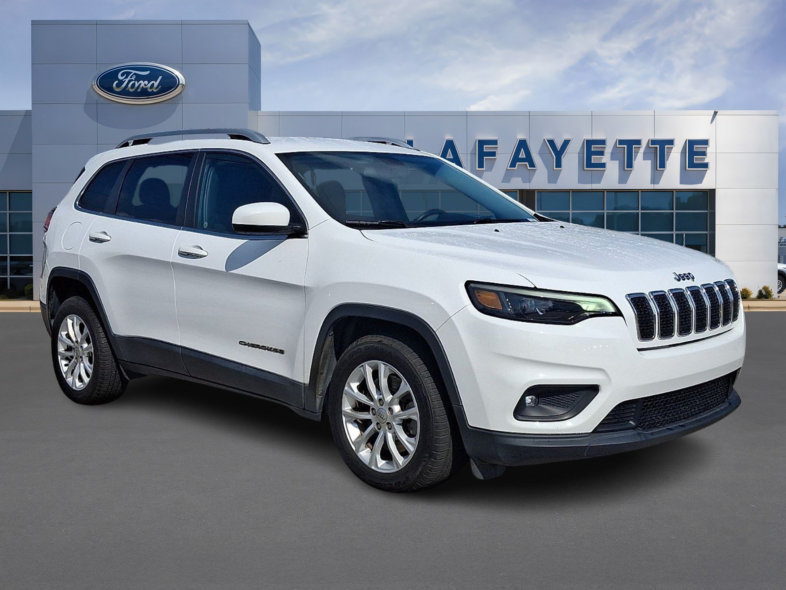 Used 2019 Jeep Cherokee Latitude w/ Popular Appearance Group