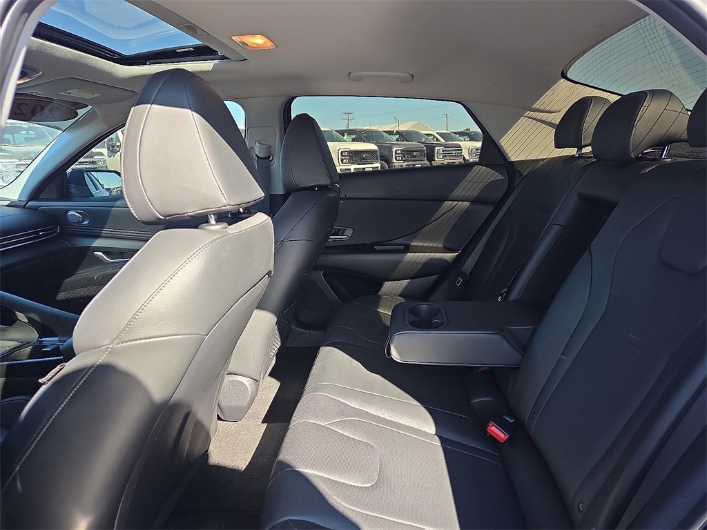 Used 2023 Hyundai Elantra Limited image 16