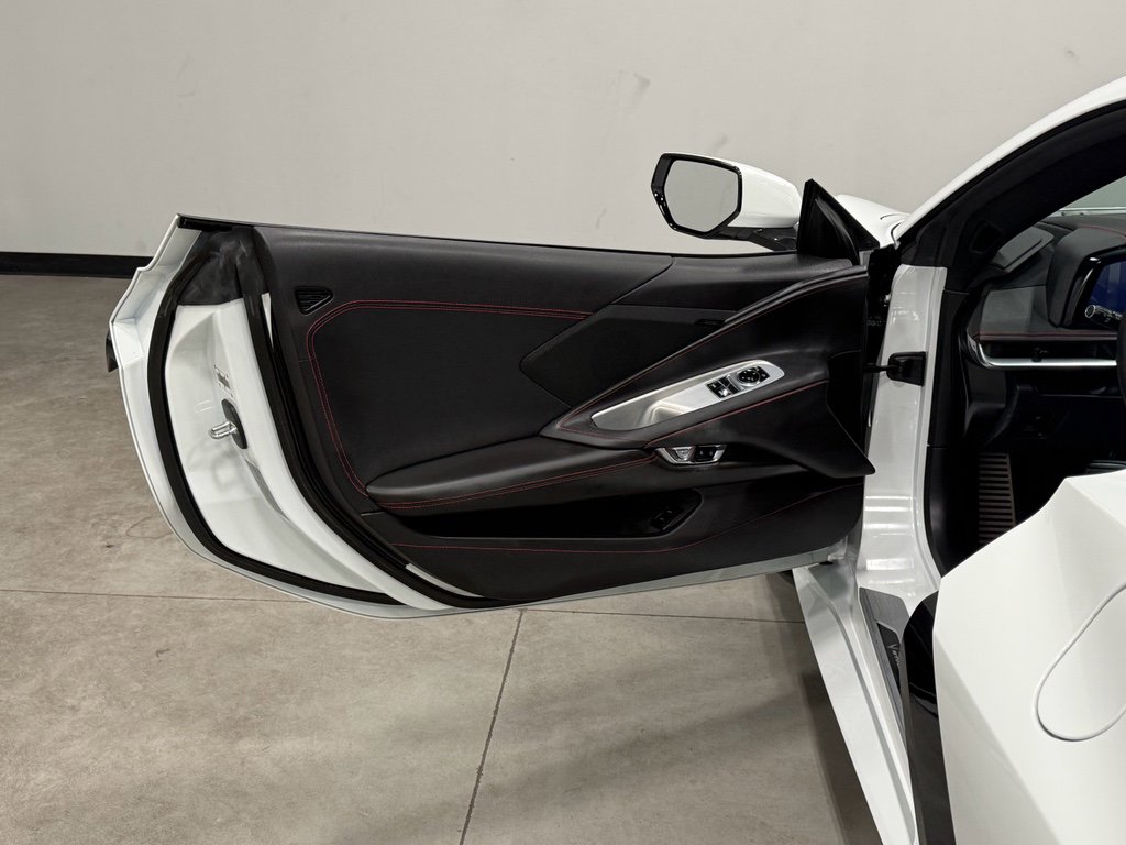 Used 2022 Chevrolet Corvette Stingray Coupe w/ Z51 Performance Package image 9