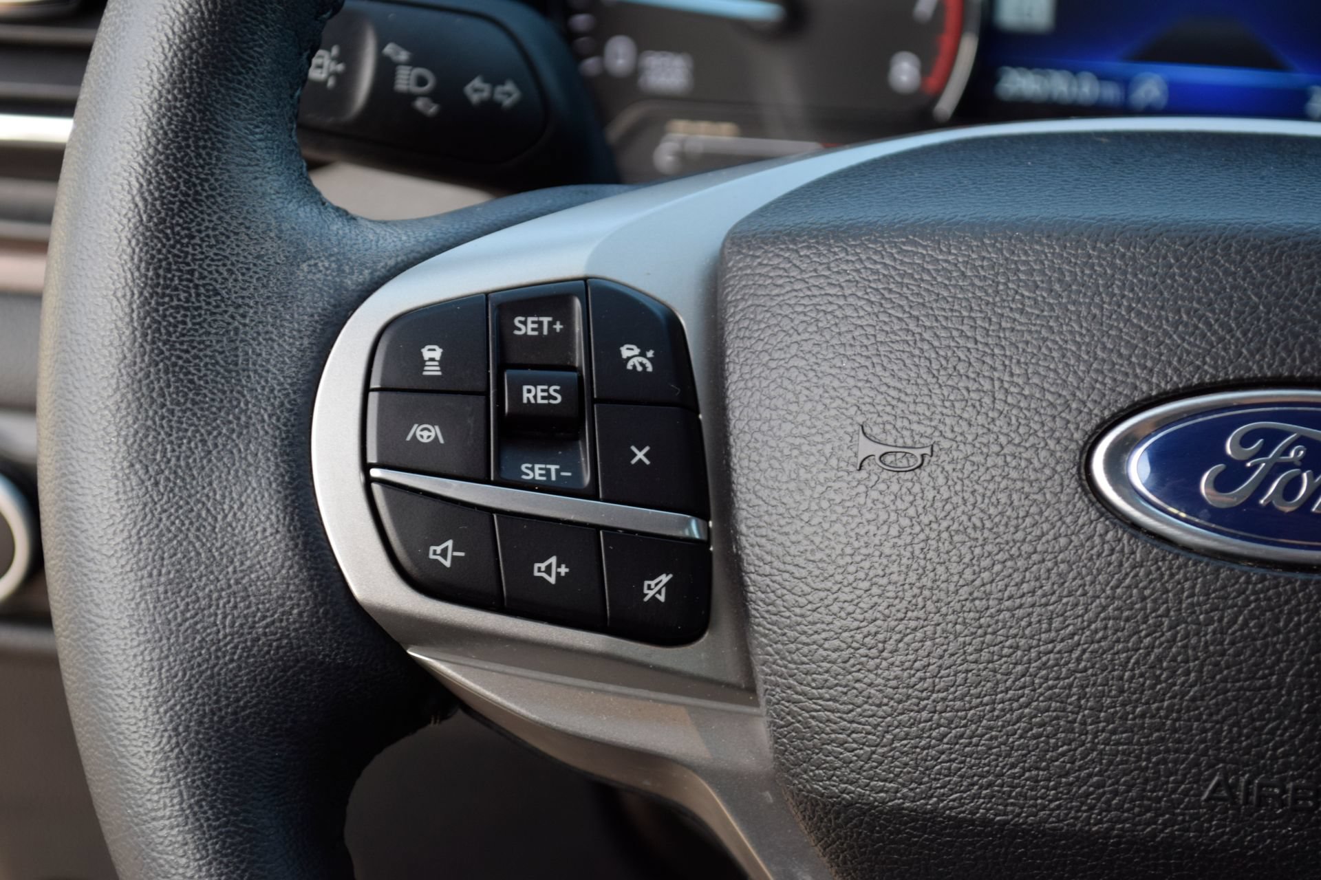 Certified 2023 Ford Explorer Limited w/ Limited Technology Package RWD image 8