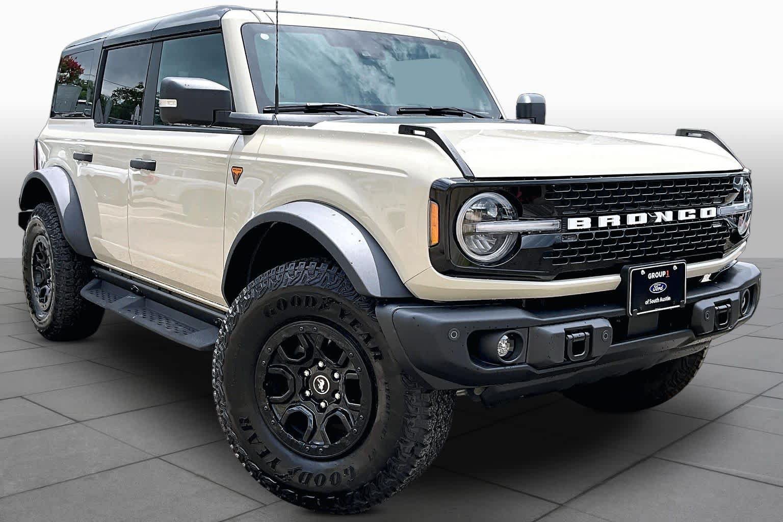 Certified 2025 Ford Bronco Badlands AWD/4WD image 3