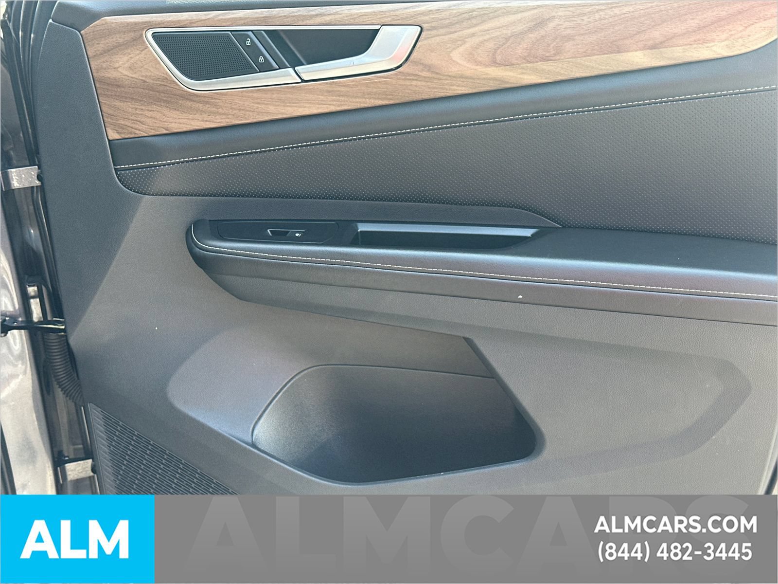Used 2025 Volkswagen Atlas SE FWD image 16