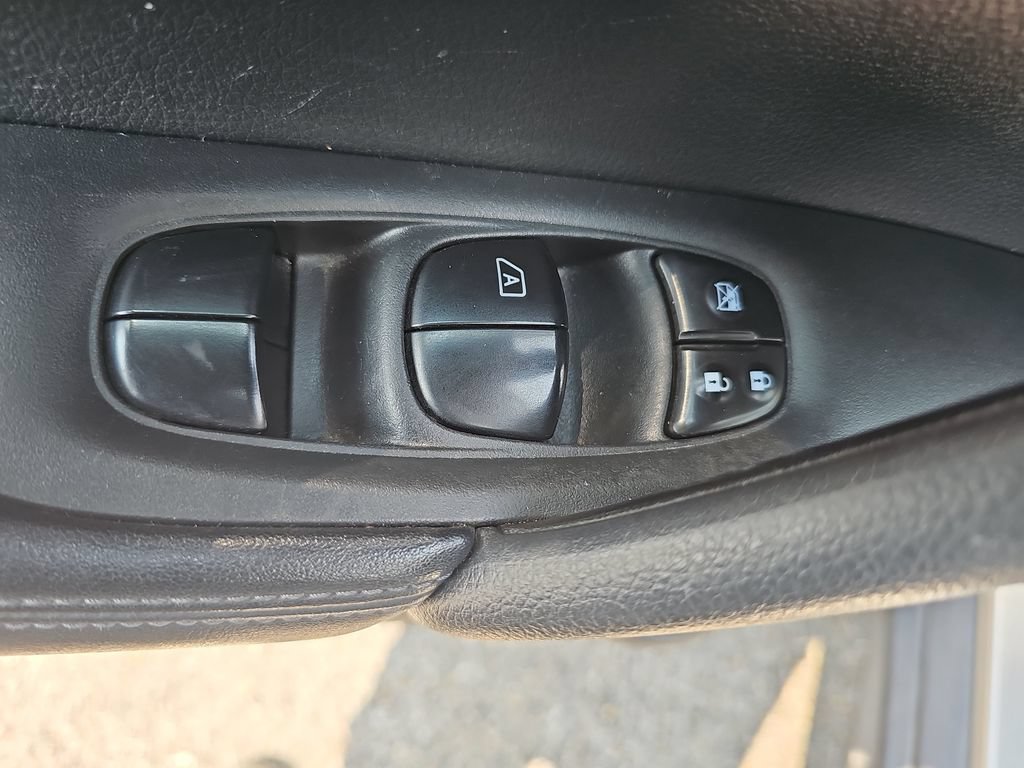Used 2020 Nissan Rogue SV AWD/4WD image 26