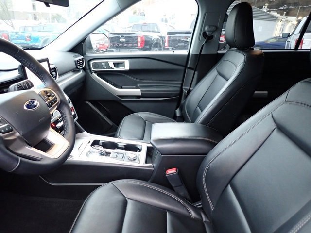 Certified 2022 Ford Explorer XLT w/ Equipment Group 202A image 16