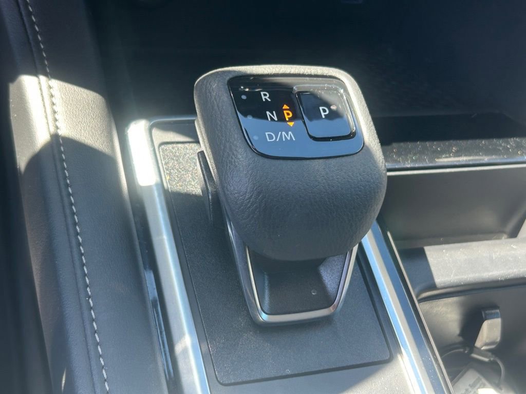 Used 2025 Nissan Pathfinder SV image 14