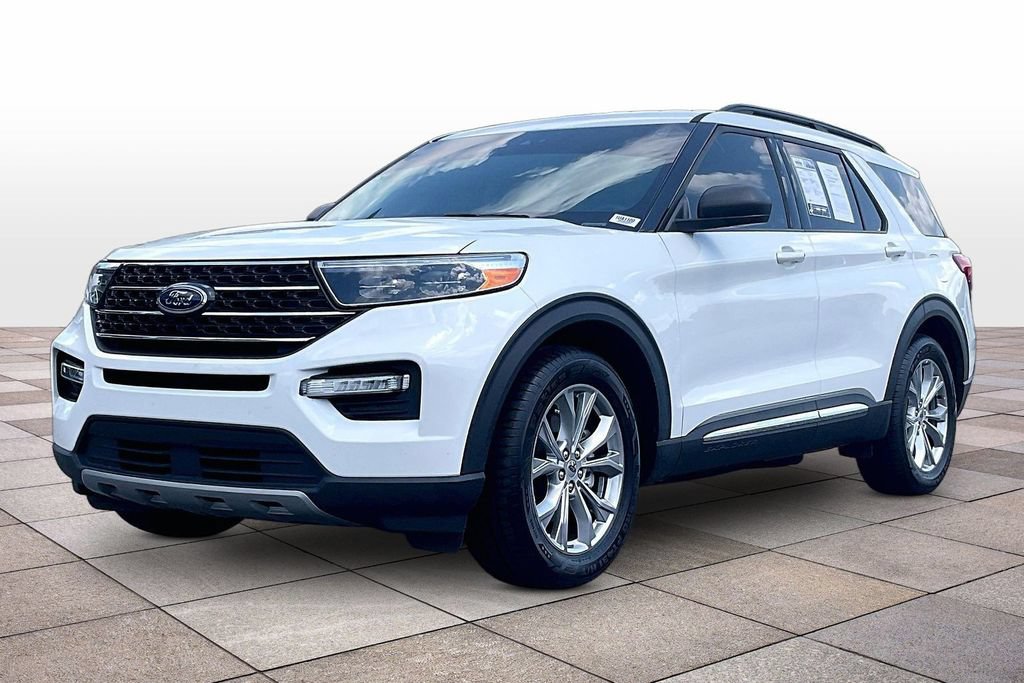 Certified 2024 Ford Explorer XLT w/ Equipment Group 202A RWD image 12