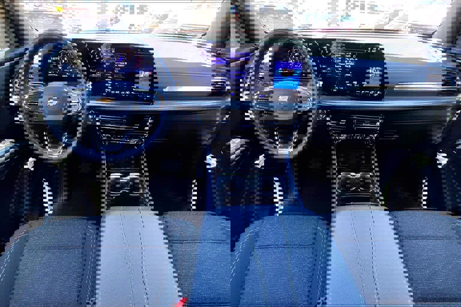 Used 2025 Chevrolet Traverse LT image 16