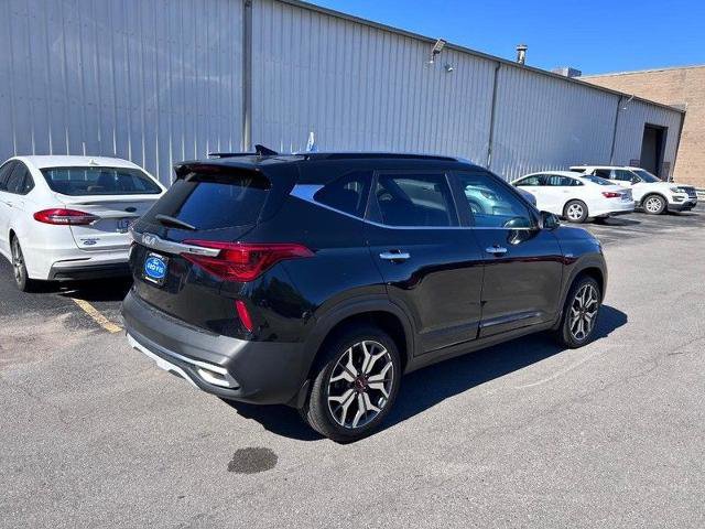 Used 2022 Kia Seltos SX w/ Sunroof Package image 3