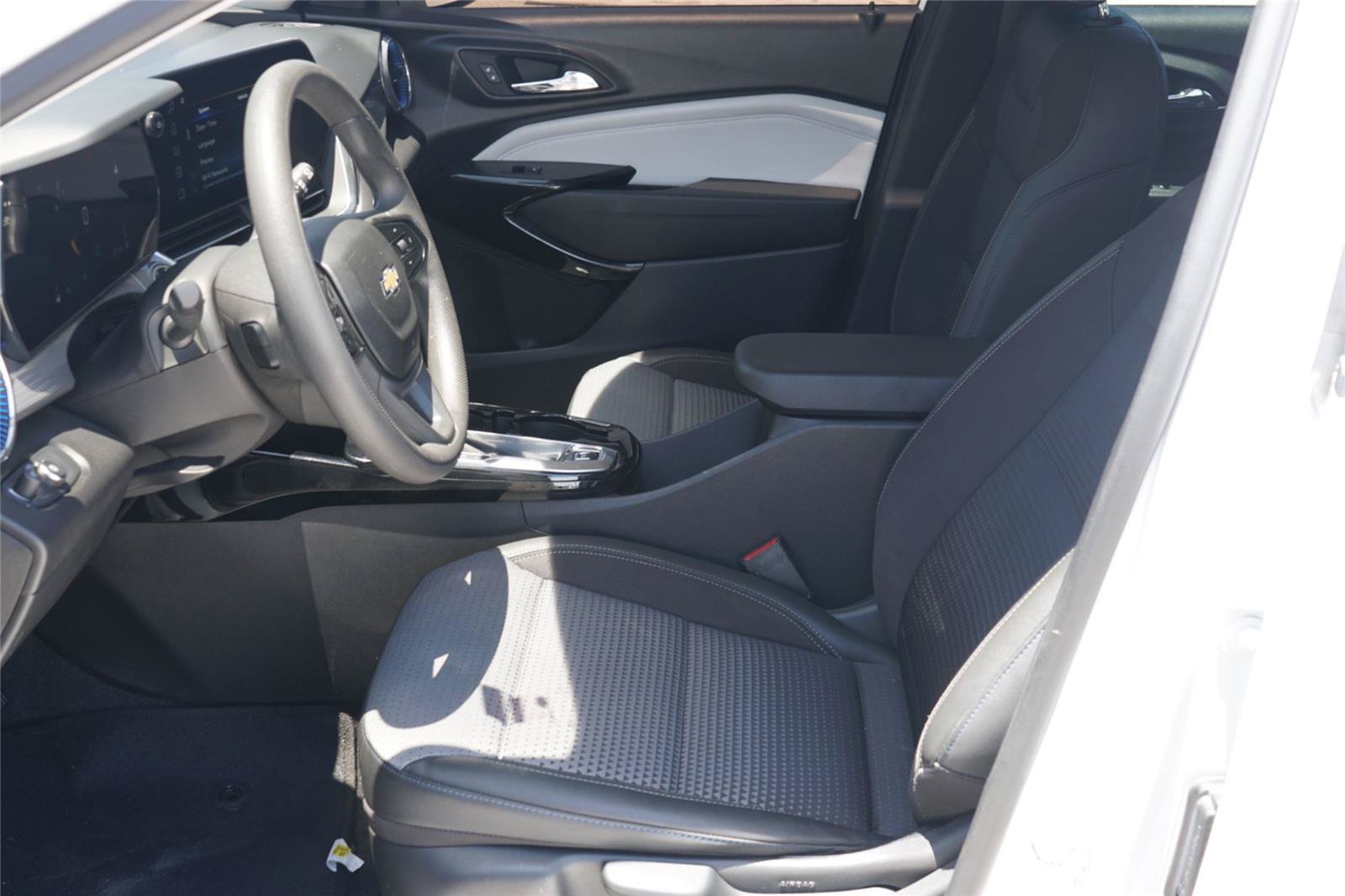 Used 2024 Chevrolet Trax LT FWD image 10