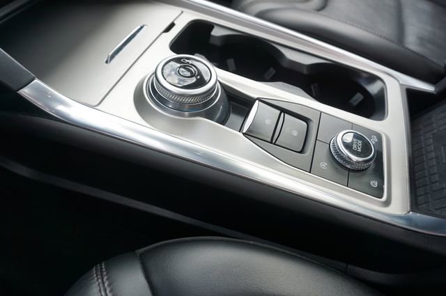 Certified 2023 Ford Explorer Platinum w/ Technology Package AWD/4WD image 27