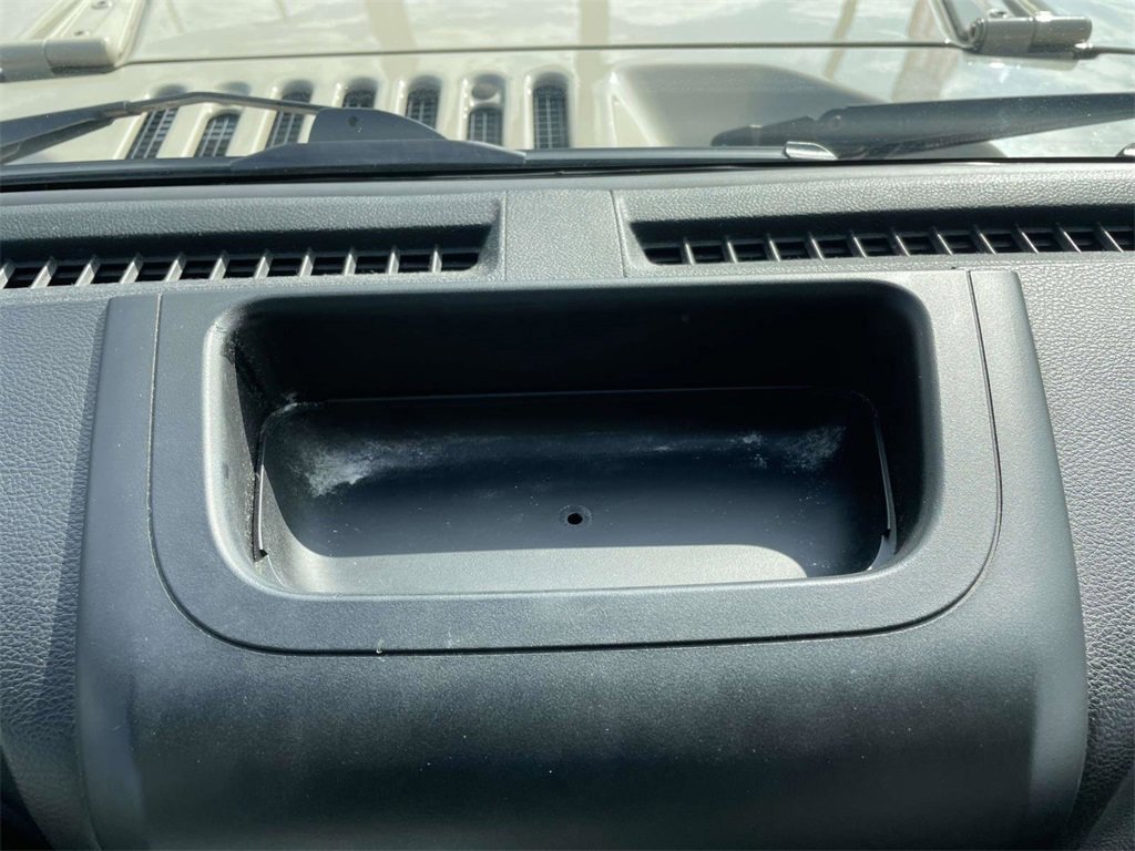 Used 2017 Jeep Wrangler Unlimited Sport w/ Connectivity Group image 28